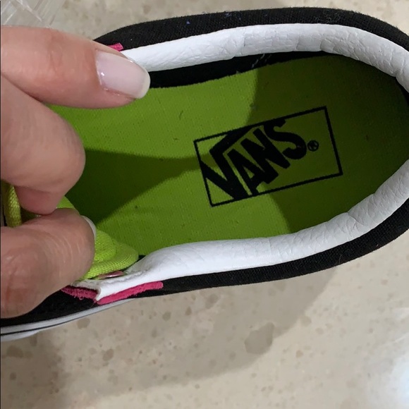 Vans - Picture 5 of 8